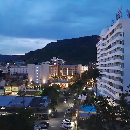 The Billions Patong Condotel Exterior photo